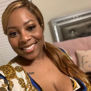 Meet your Posher, Tee